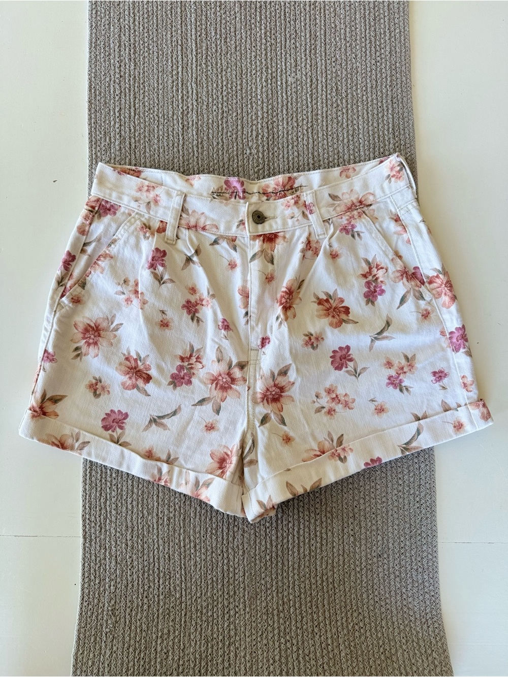 American Eagle Outfitters White Pink Floral Denim Pleated Mom Jean Shorts Size 8